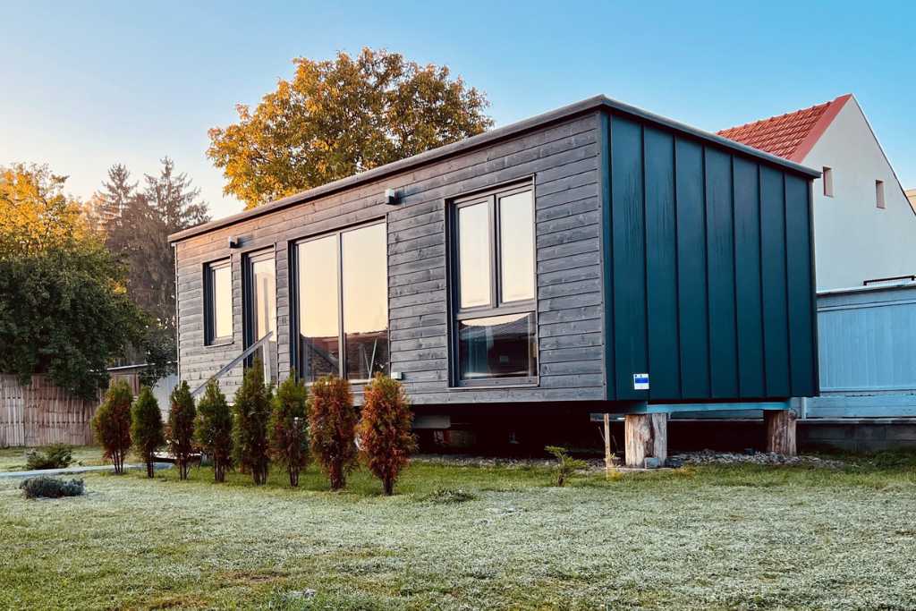 Căsuță modernă de cazare în Târgu Secuiesc, în cadrul Pixel Resort