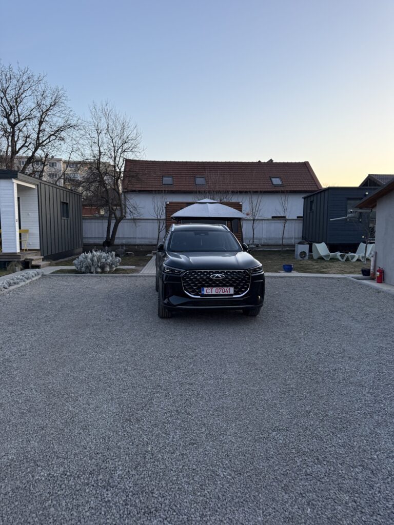 Rezervă o unitate de cazare în Târgu Secuiesc cu parcare privată monitorizată. La Pixel ai Wi-Fi rapid, smart check-in și confort garantat. Sigur și modern!